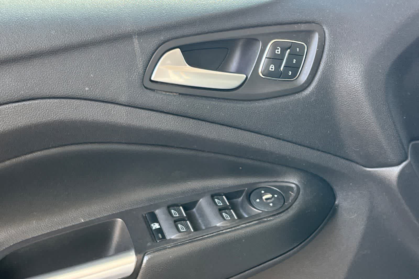 Thumbnail: 2014 Ford Escape - 15