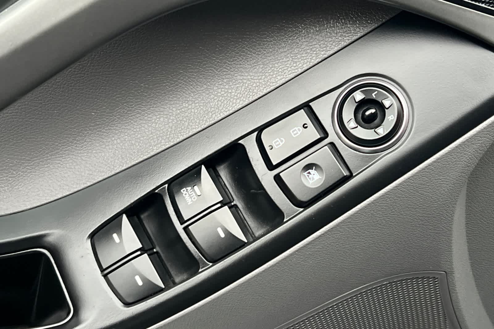 Thumbnail: 2015 Hyundai Elantra - 14