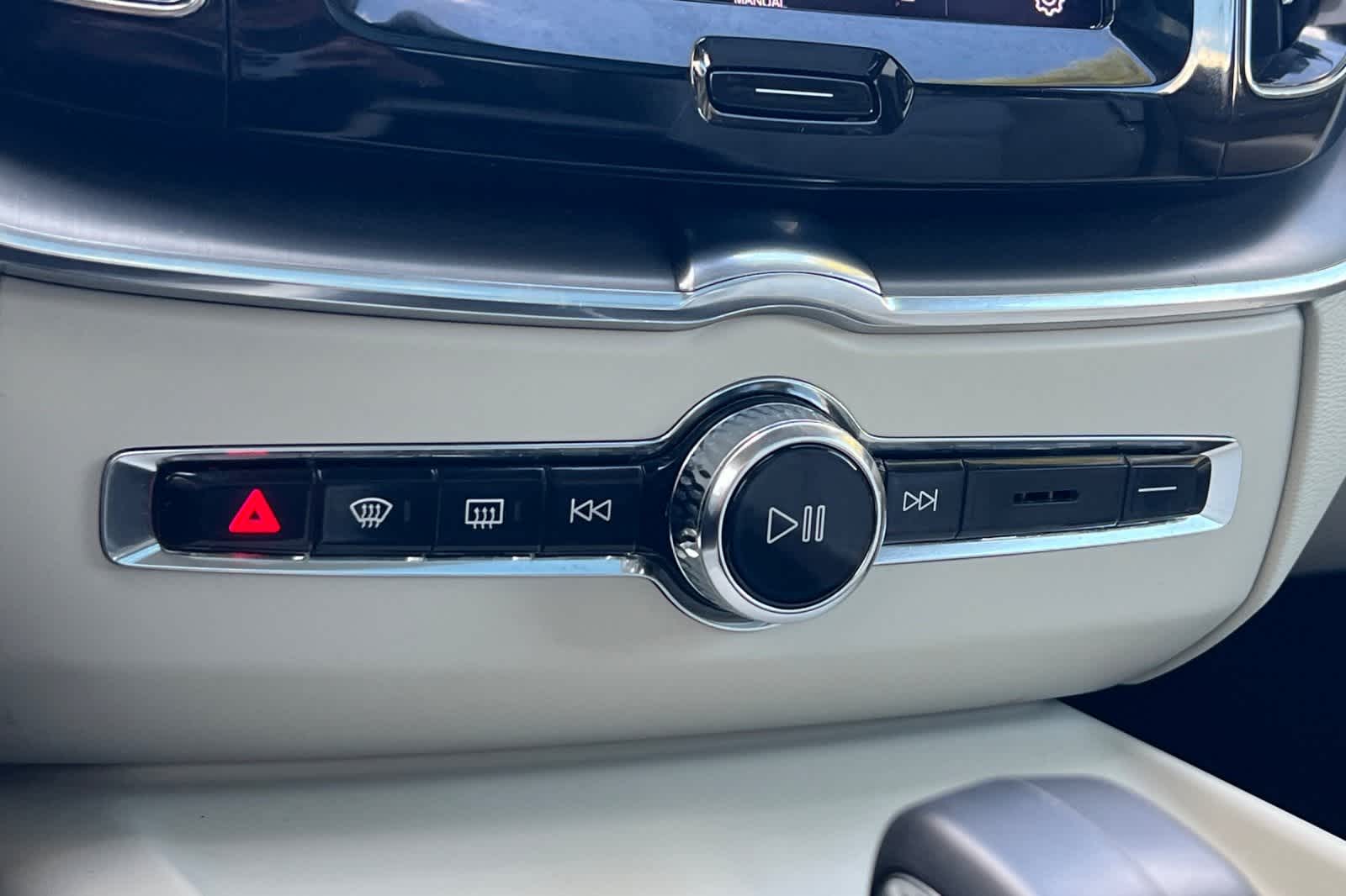 Thumbnail: 2023 Volvo XC60 - 24