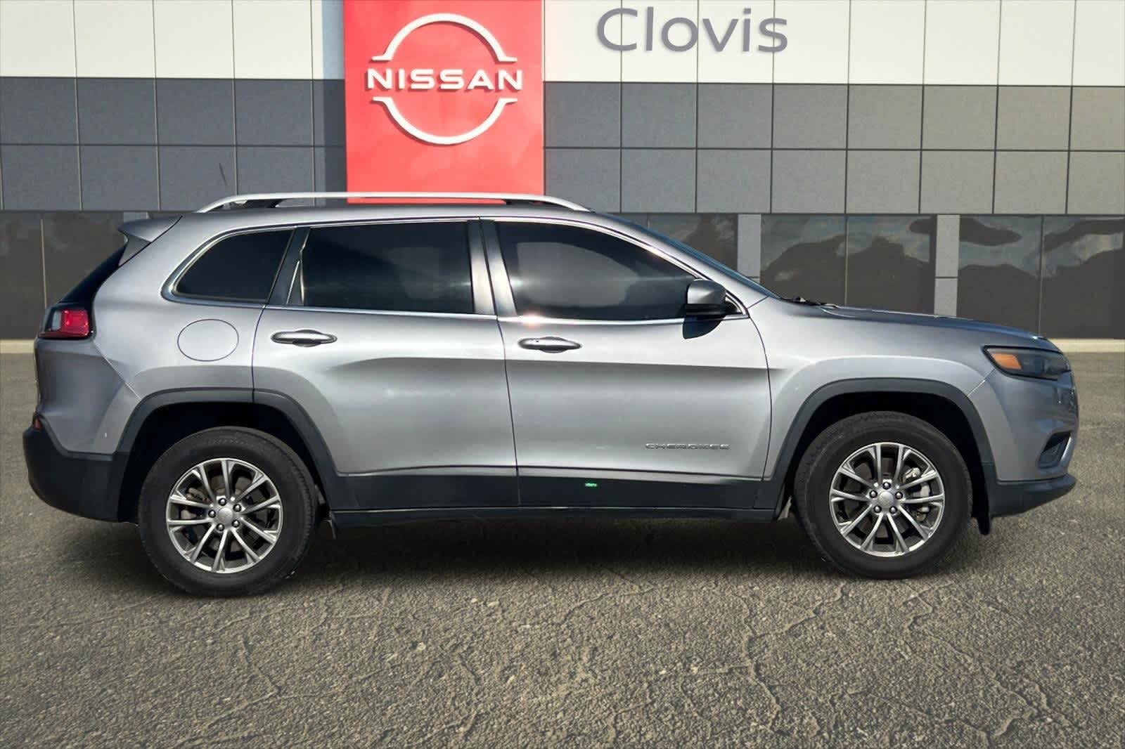 Thumbnail: 2019 Jeep Cherokee - 9
