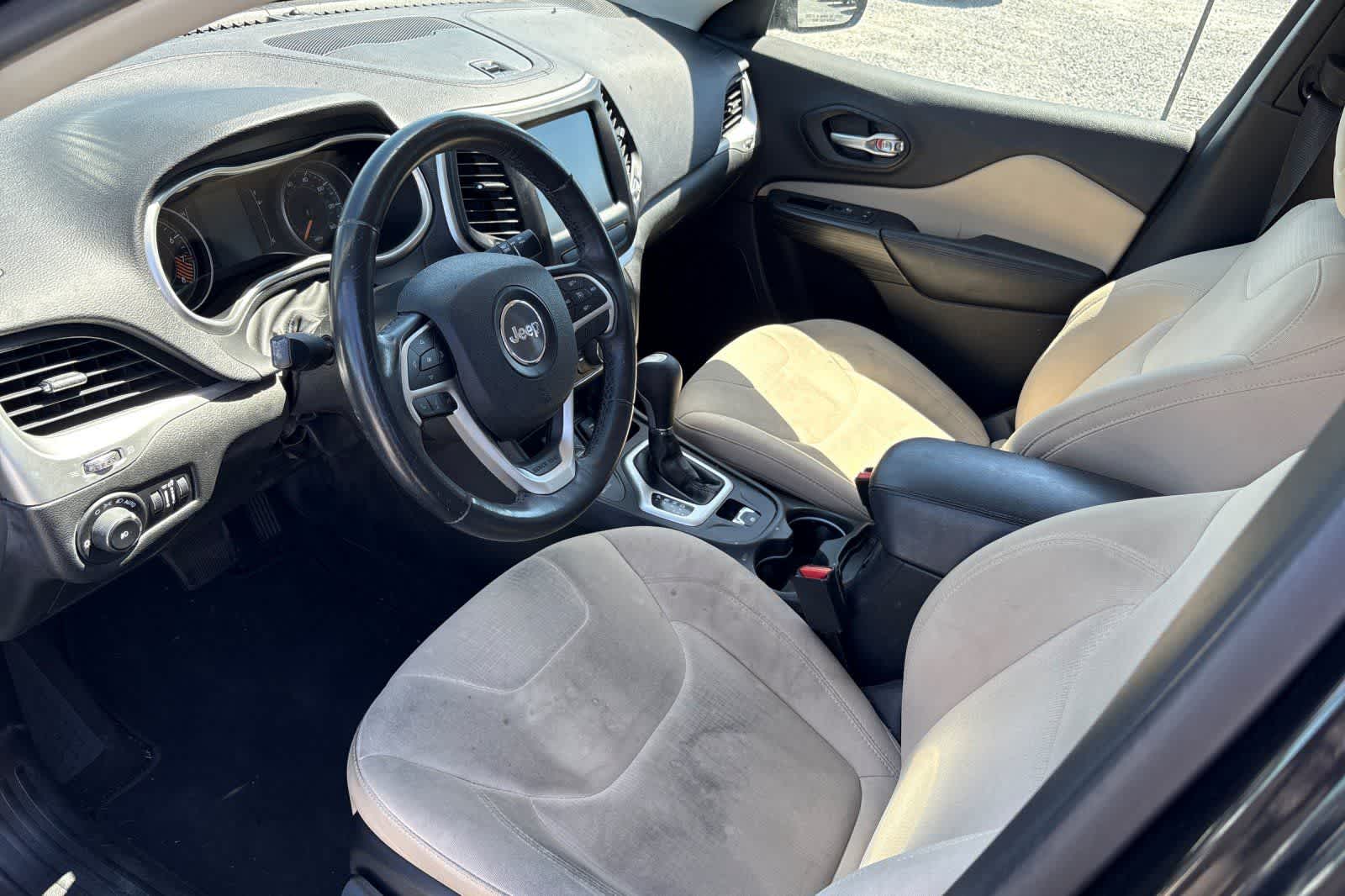 Thumbnail: 2015 Jeep Cherokee - 14