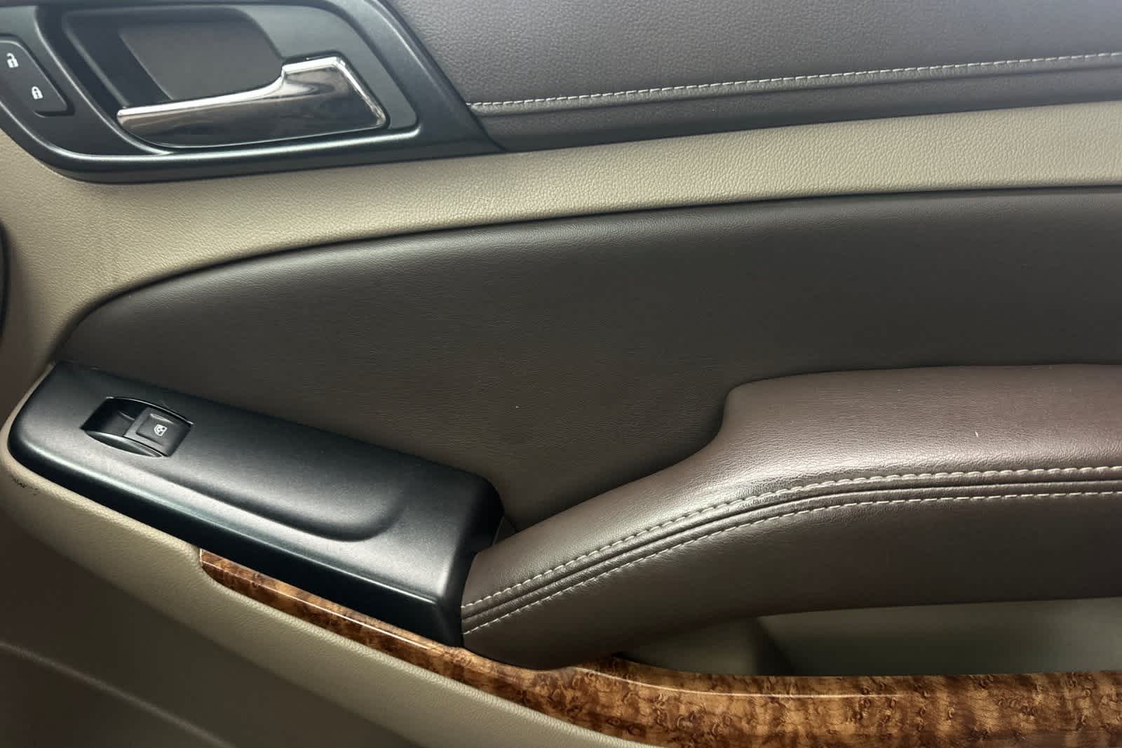 Thumbnail: 2016 Chevrolet Suburban - 22