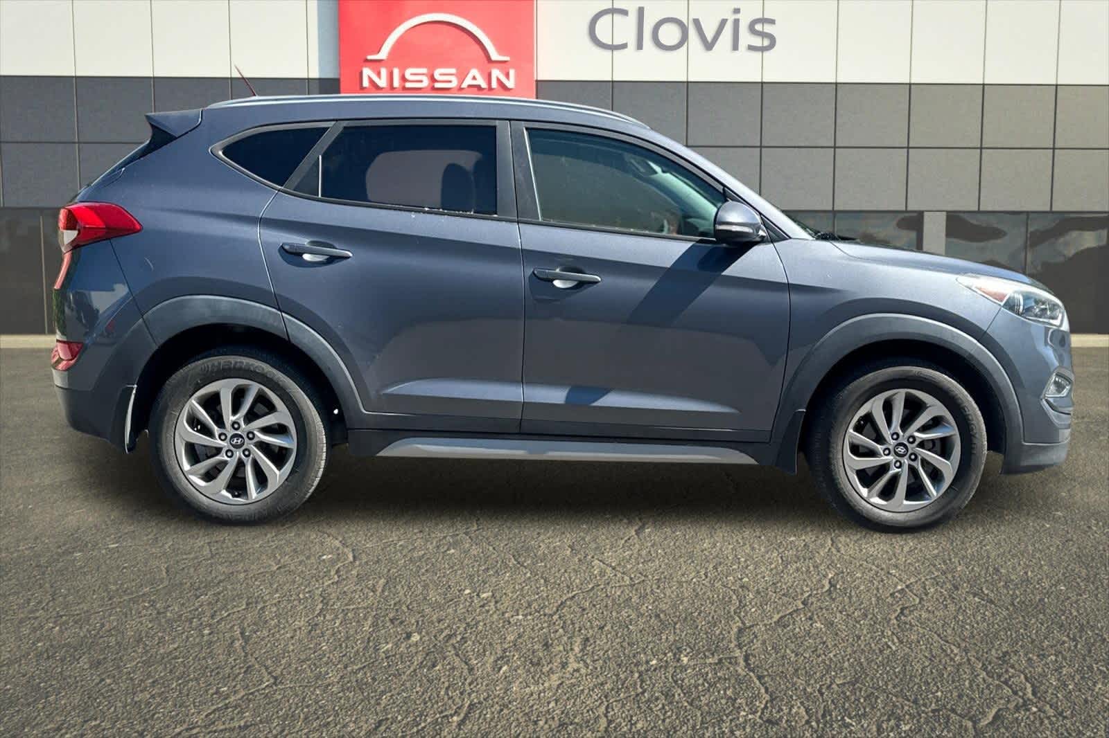Thumbnail: 2017 Hyundai Tucson - 9