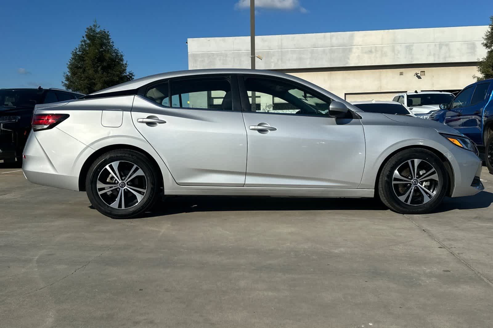 Thumbnail: 2022 Nissan Sentra - 9