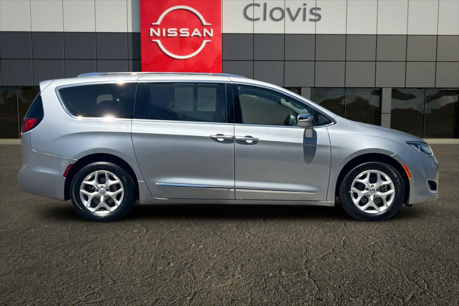 Thumbnail: 2020 Chrysler Pacifica - 9
