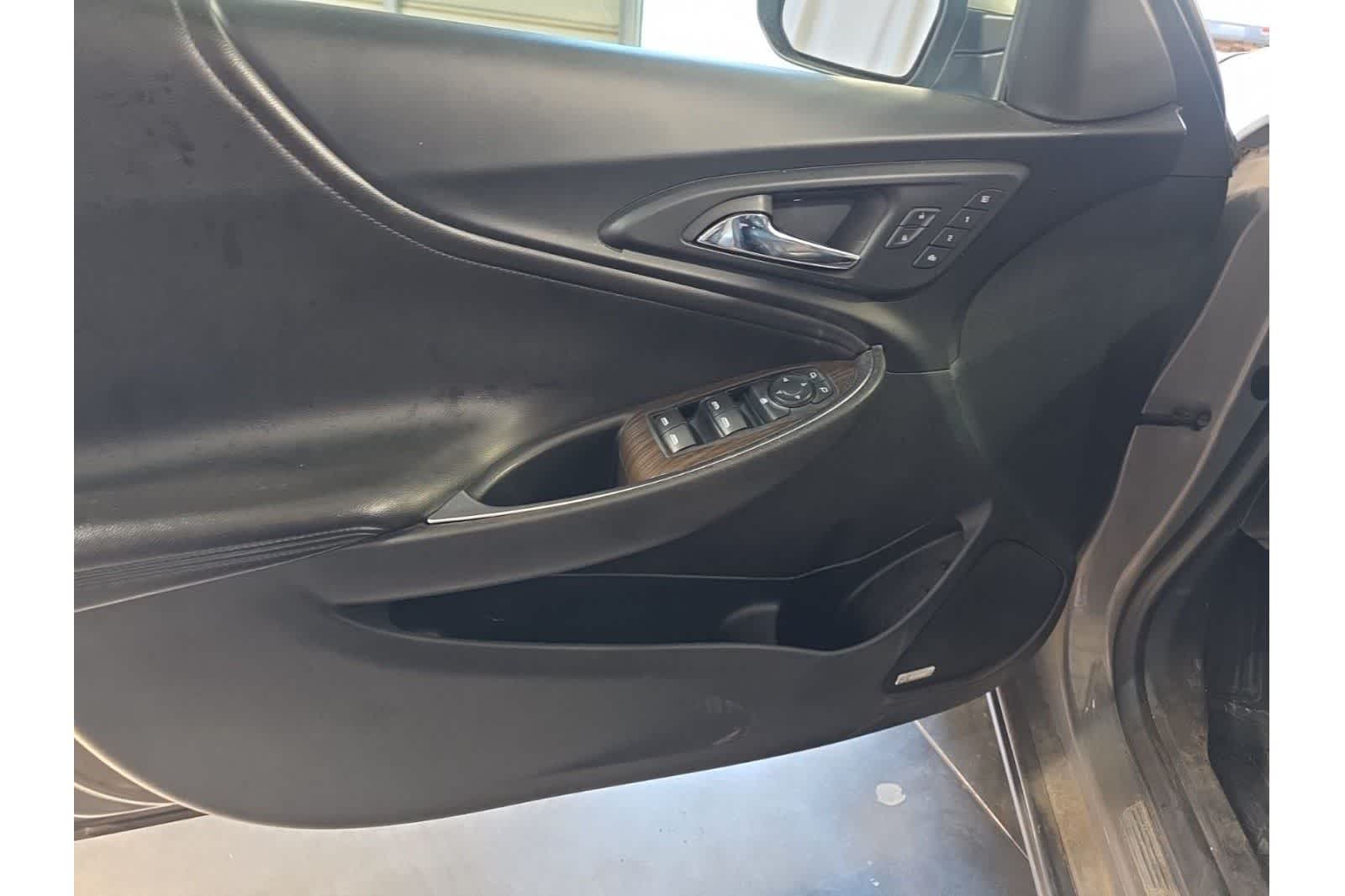 Thumbnail: 2017 Chevrolet Malibu - 18