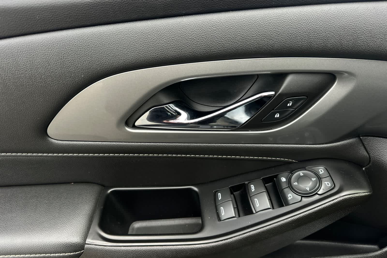 Thumbnail: 2023 Chevrolet Traverse - 13