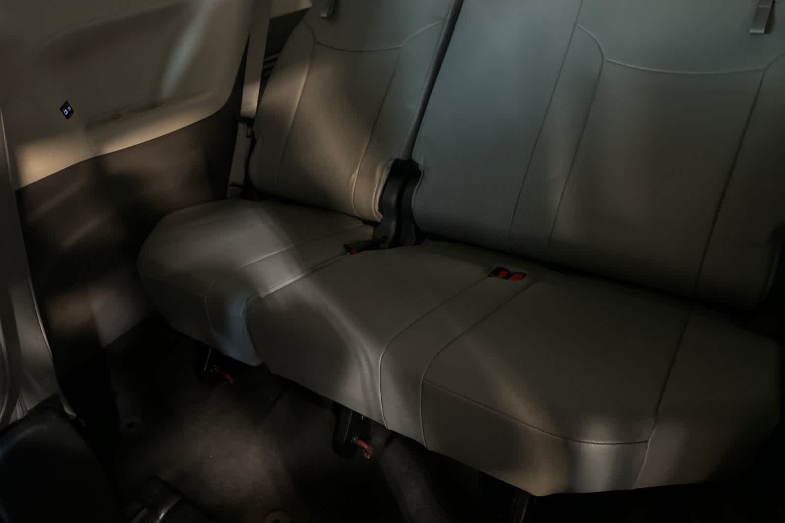 Thumbnail: 2023 Toyota Sienna - 18