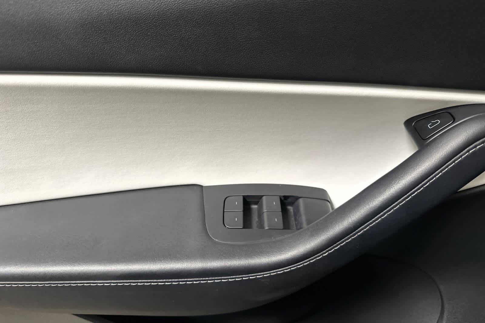 Thumbnail: 2022 Tesla Model Y - 15