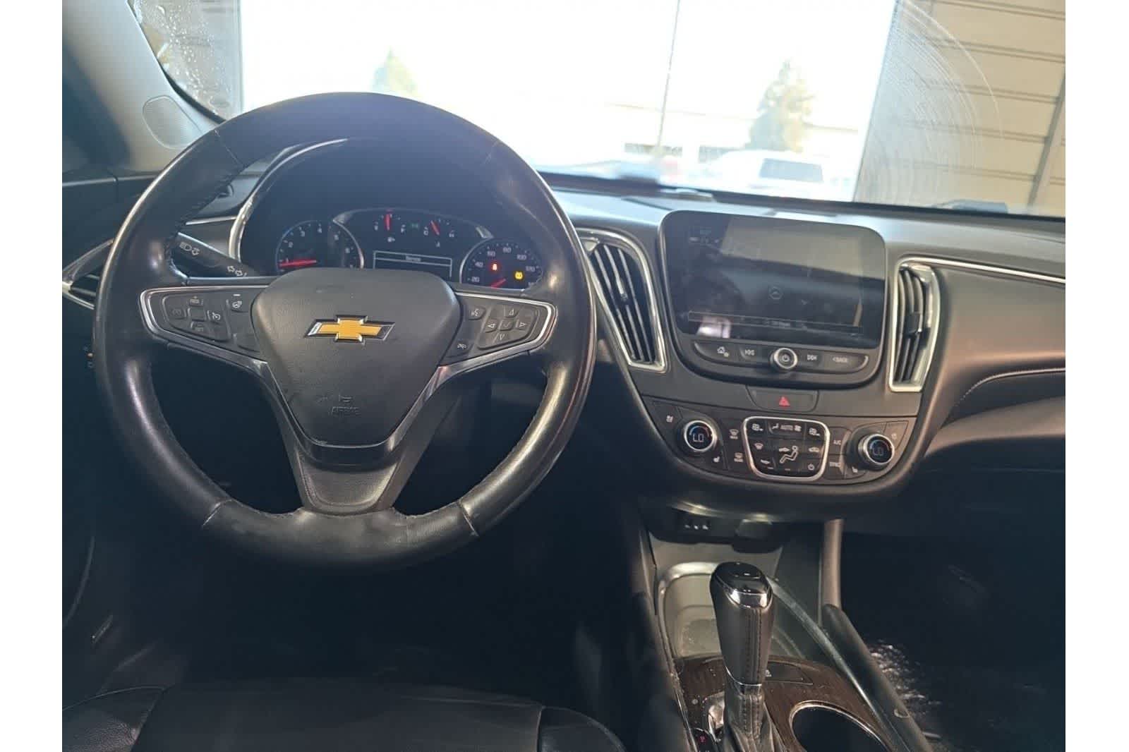 Thumbnail: 2017 Chevrolet Malibu - 16