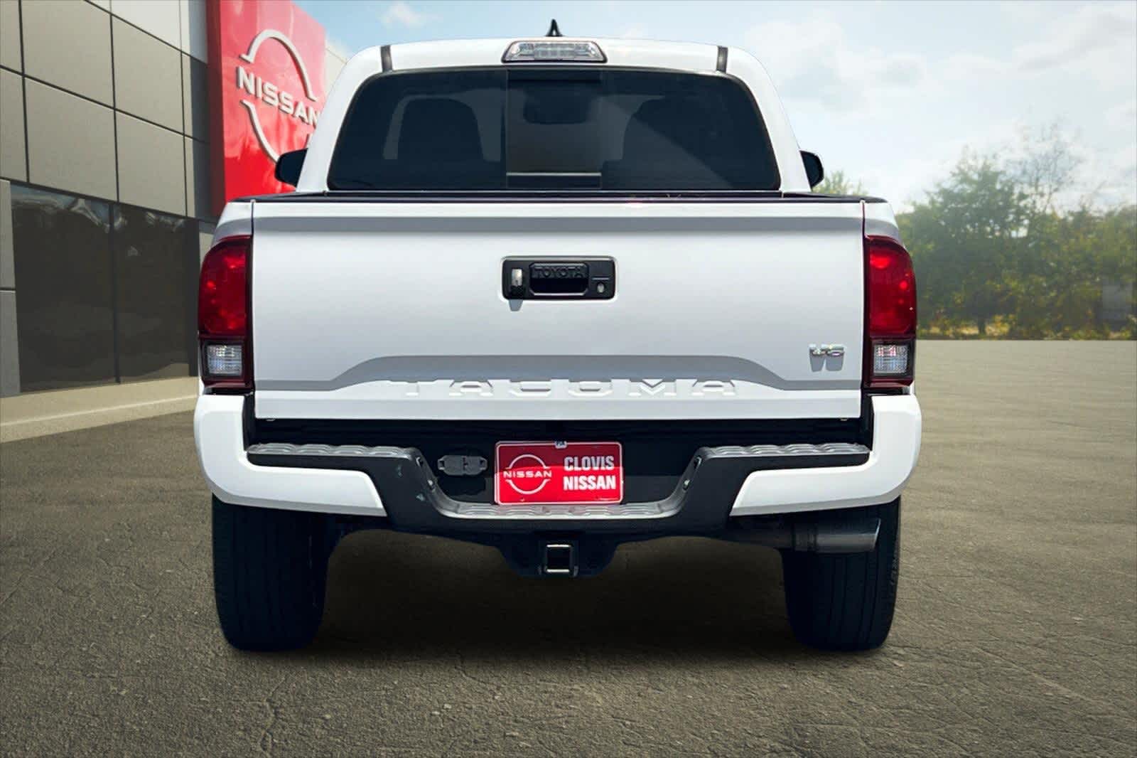 Thumbnail: 2018 Toyota Tacoma - 8