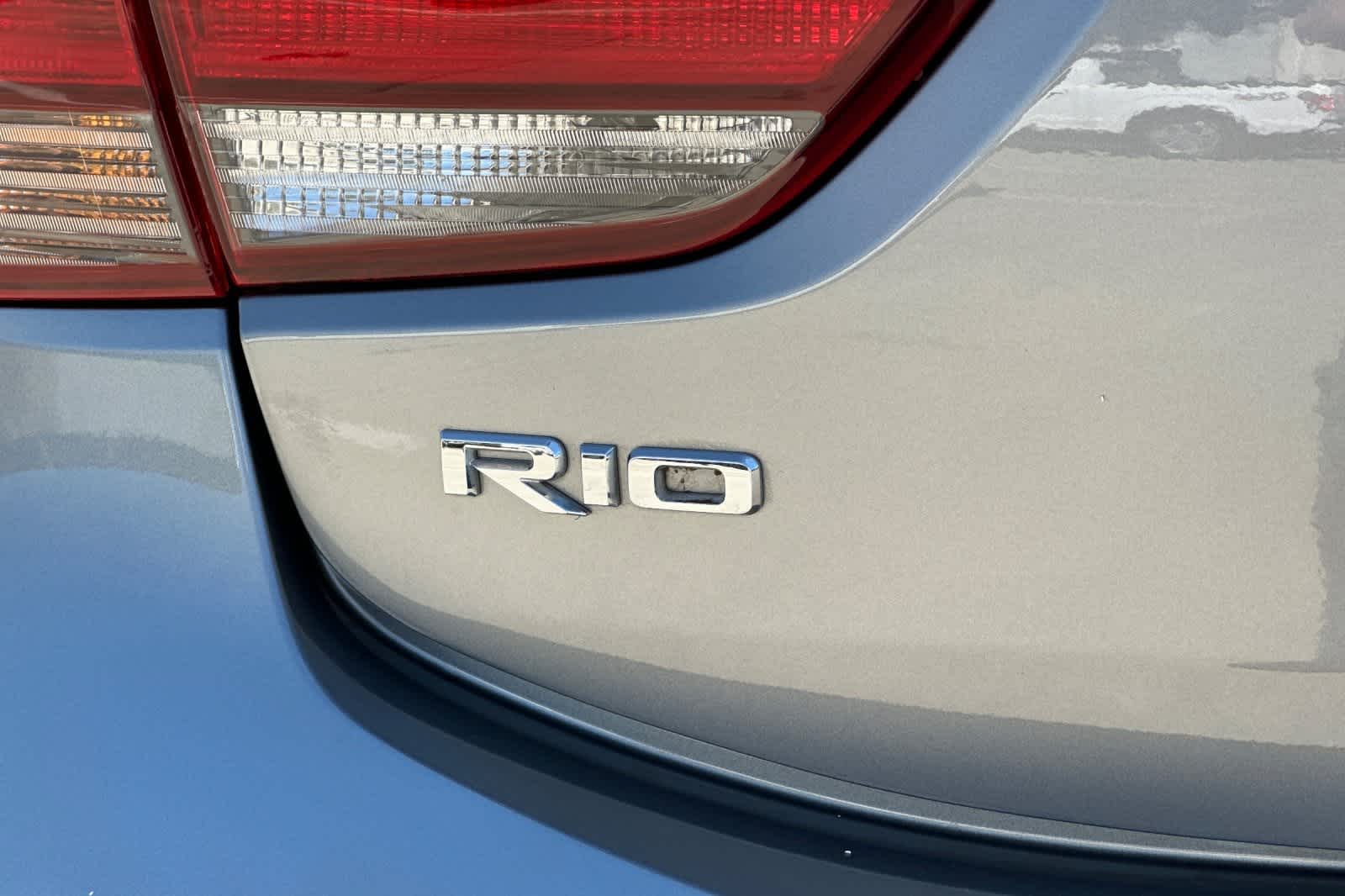 Thumbnail: 2021 Kia Rio - 16