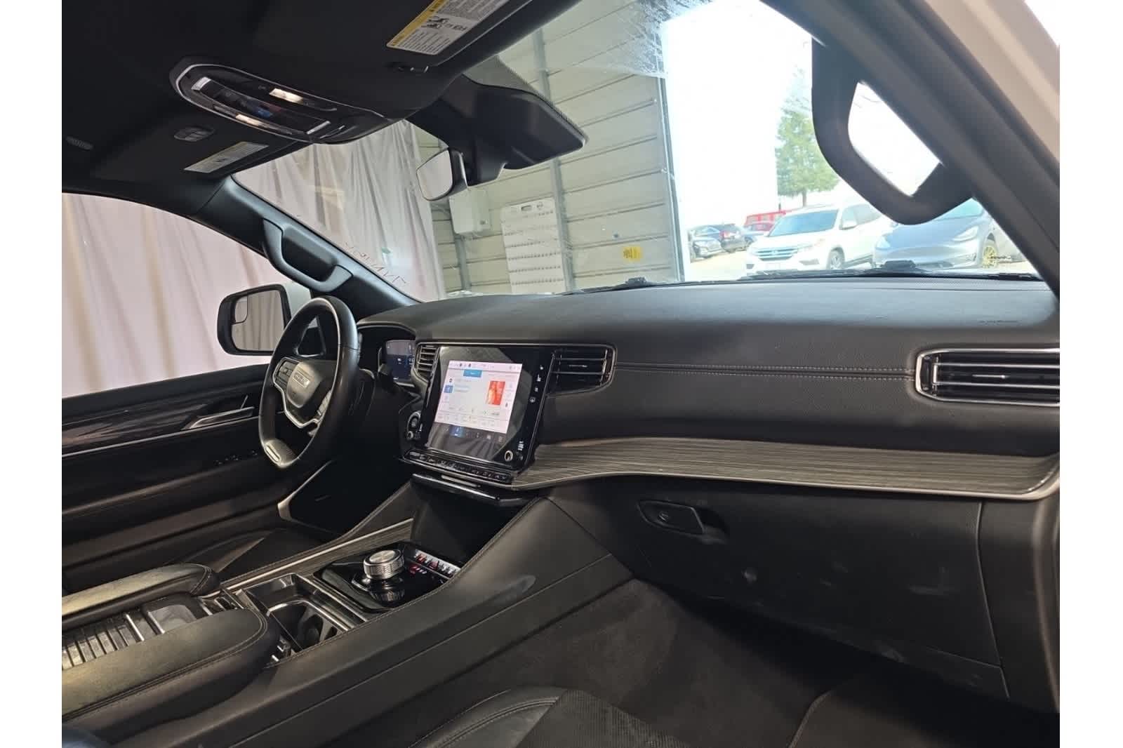 Thumbnail: 2022 Jeep Wagoneer - 12