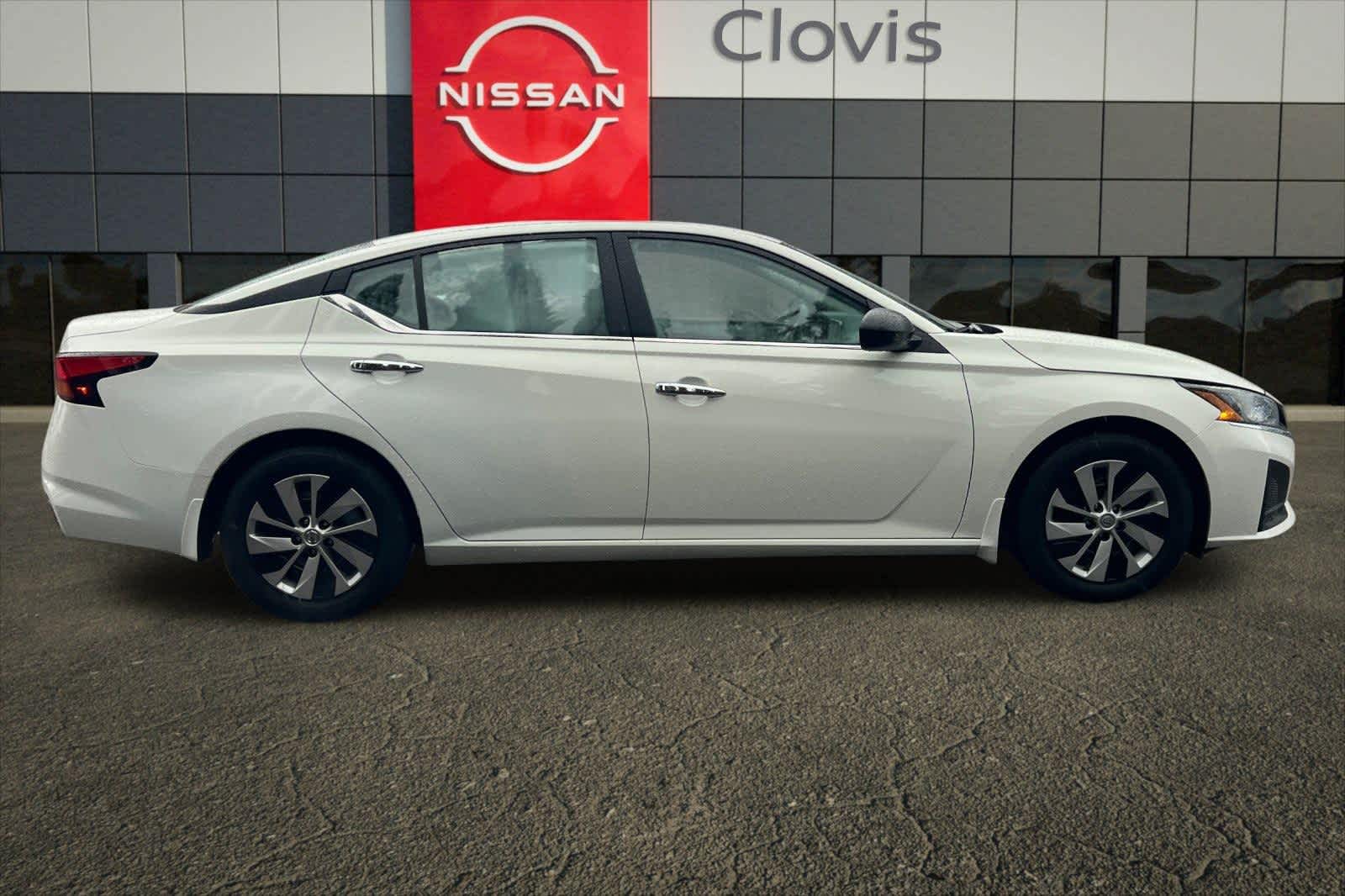 Thumbnail: 2025 Nissan Altima - 9