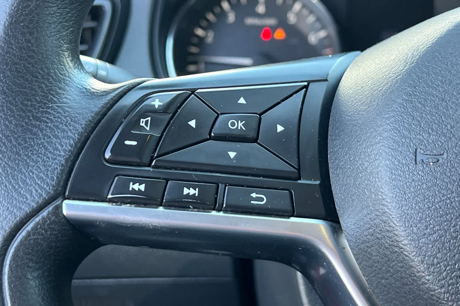 Thumbnail: 2018 Nissan Rogue Sport - 30