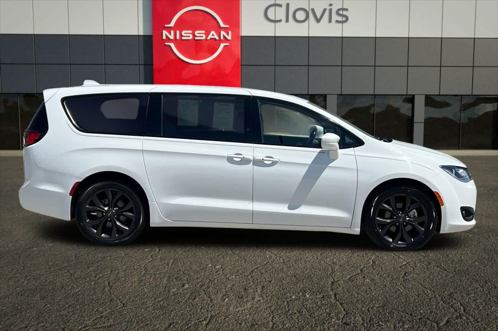 Thumbnail: 2020 Chrysler Pacifica - 8