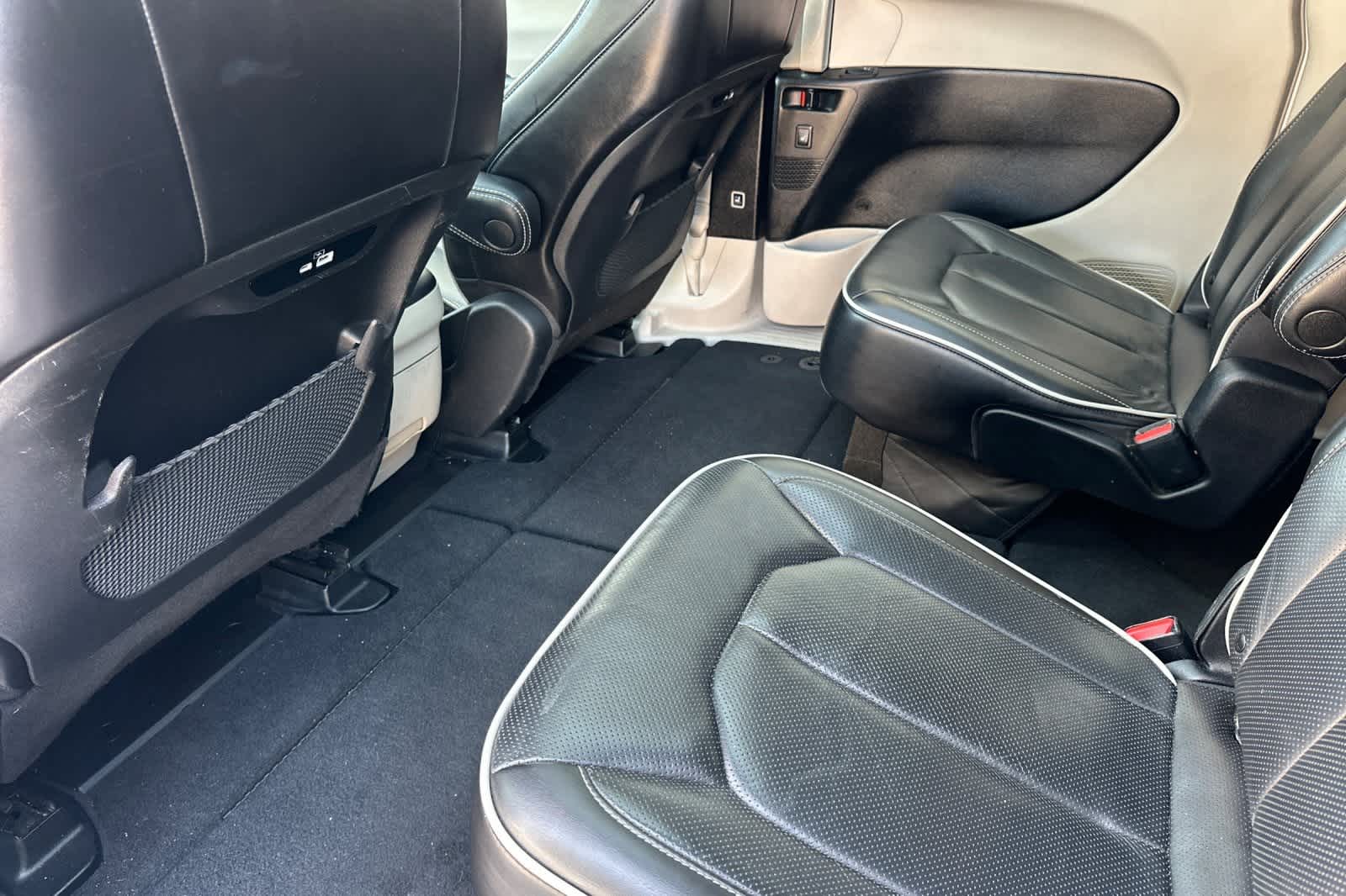 Thumbnail: 2023 Chrysler Pacifica - 5