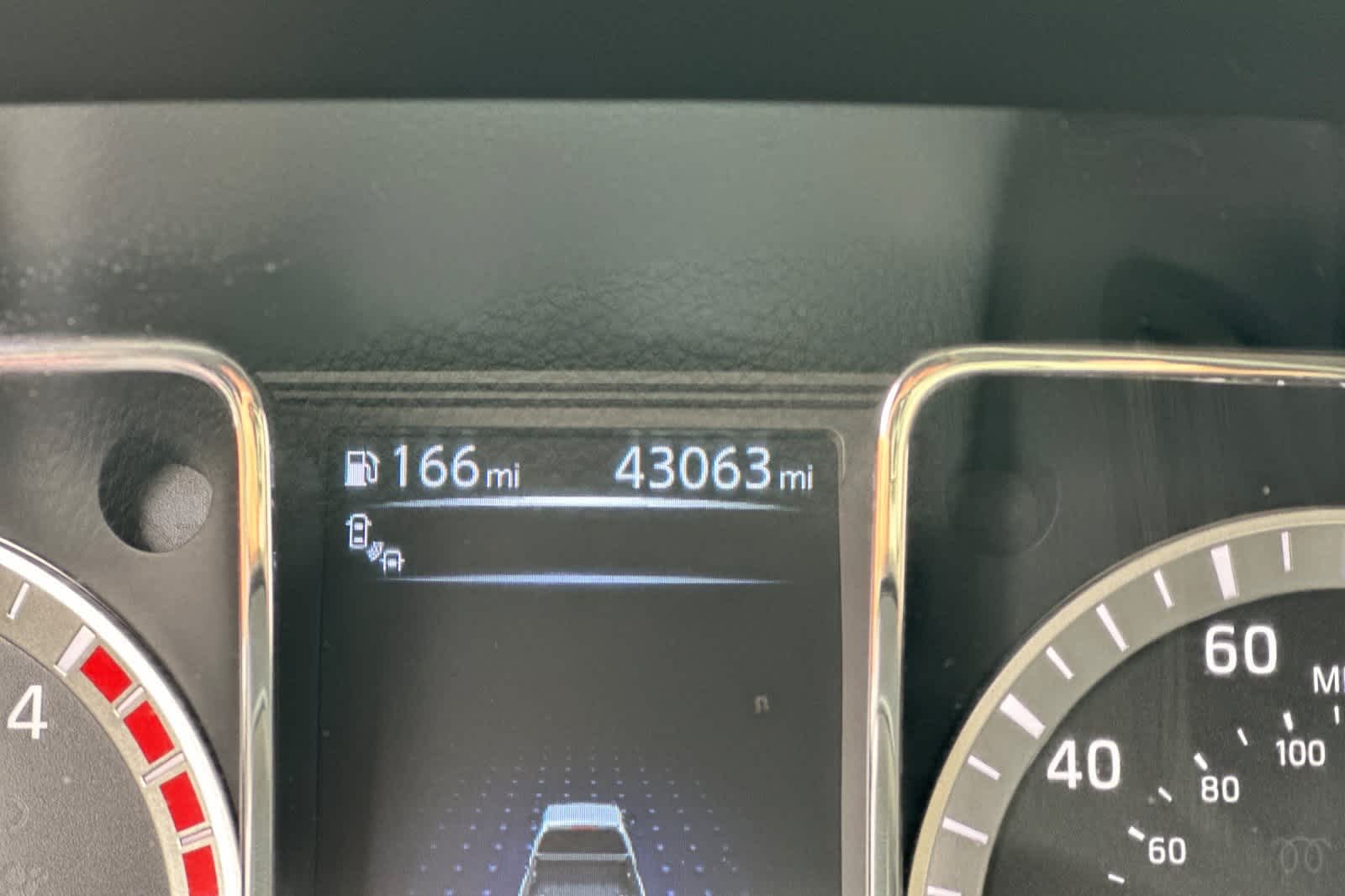 2017 Nissan Titan SL 28