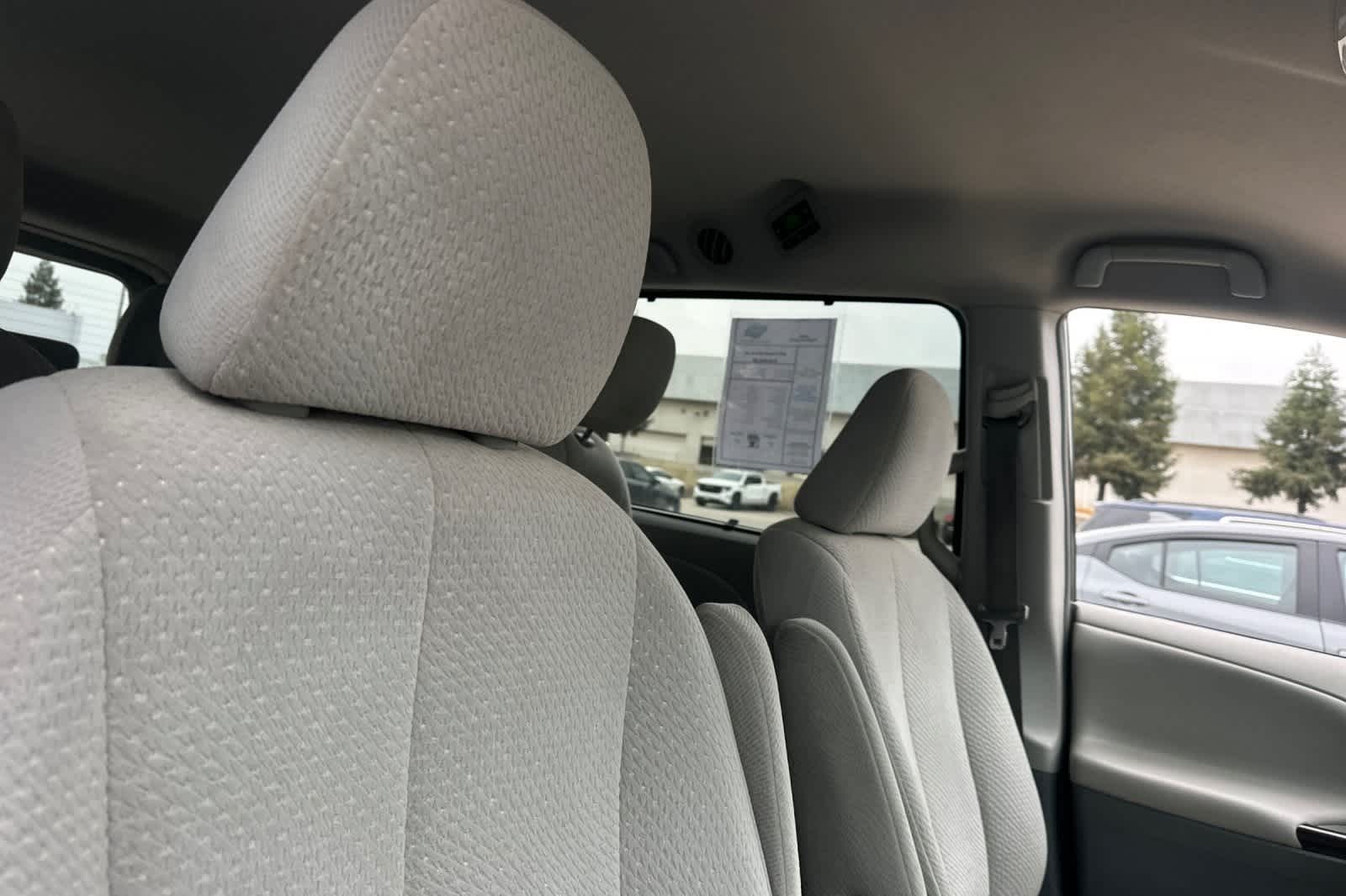 Thumbnail: 2014 Toyota Sienna - 21