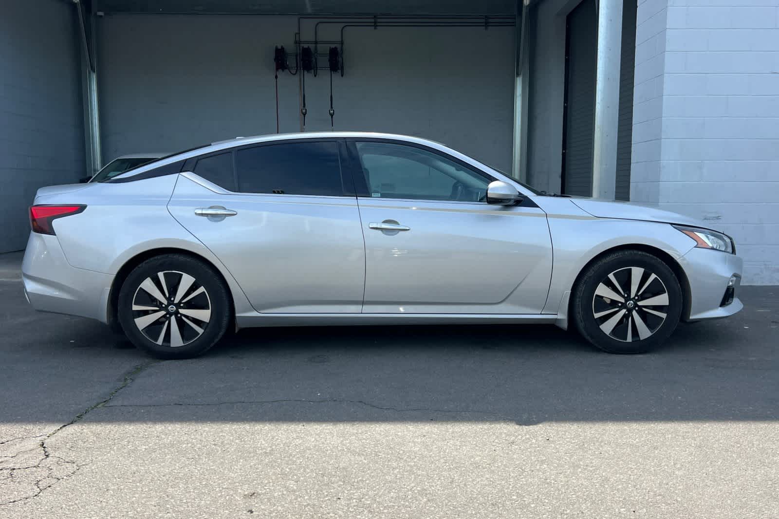 Thumbnail: 2020 Nissan Altima - 9