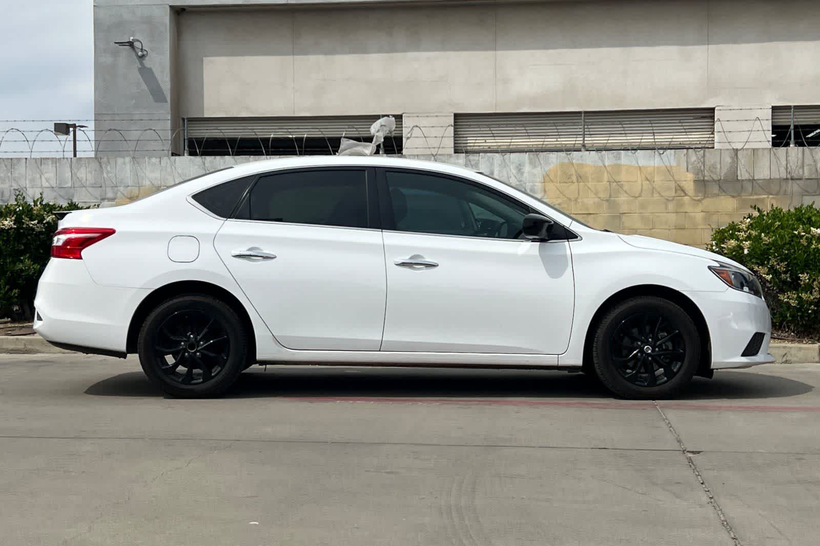 Thumbnail: 2018 Nissan Sentra - 9