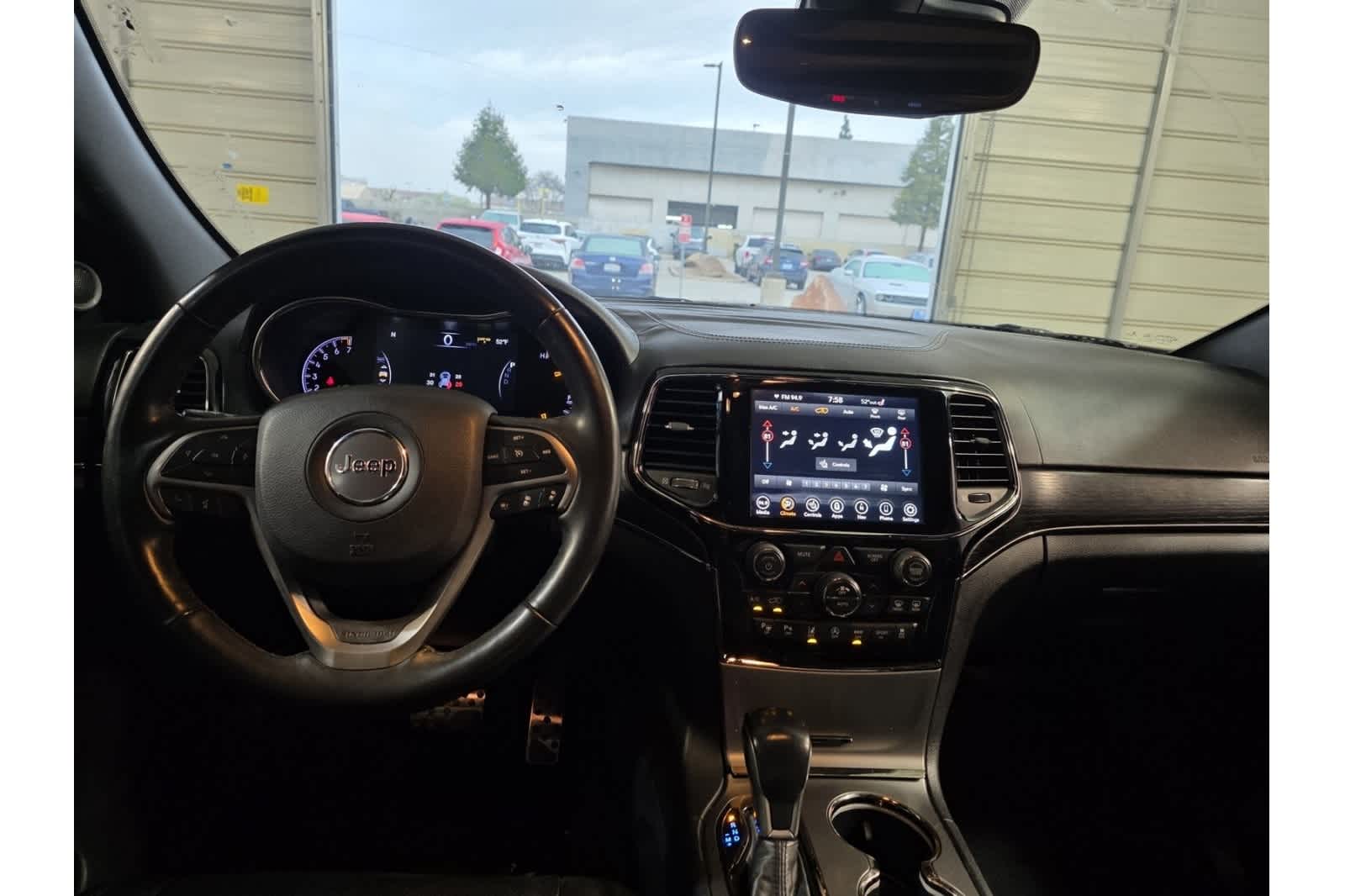 Thumbnail: 2020 Jeep Grand Cherokee - 16