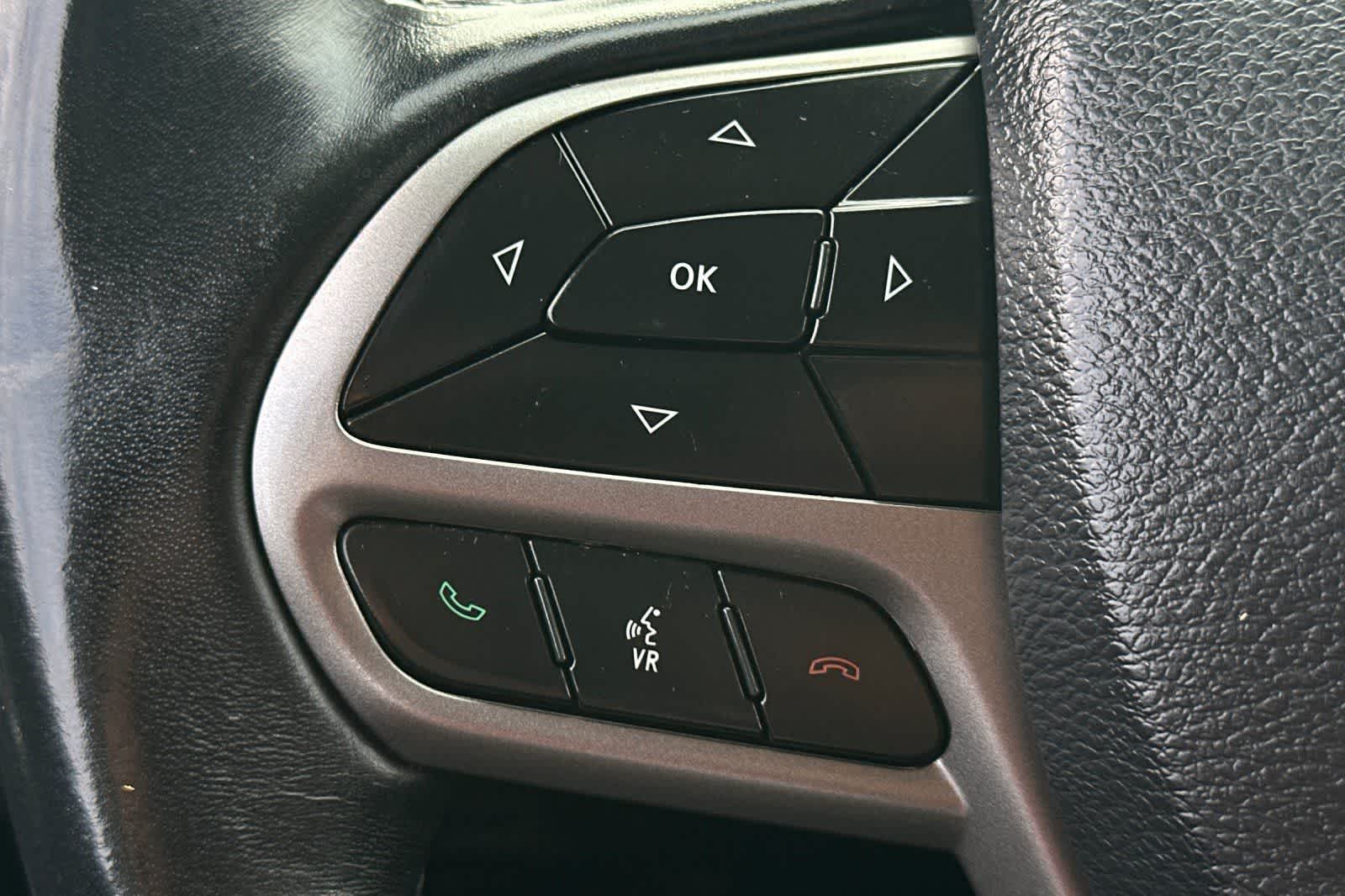 Thumbnail: 2019 Jeep Cherokee - 32