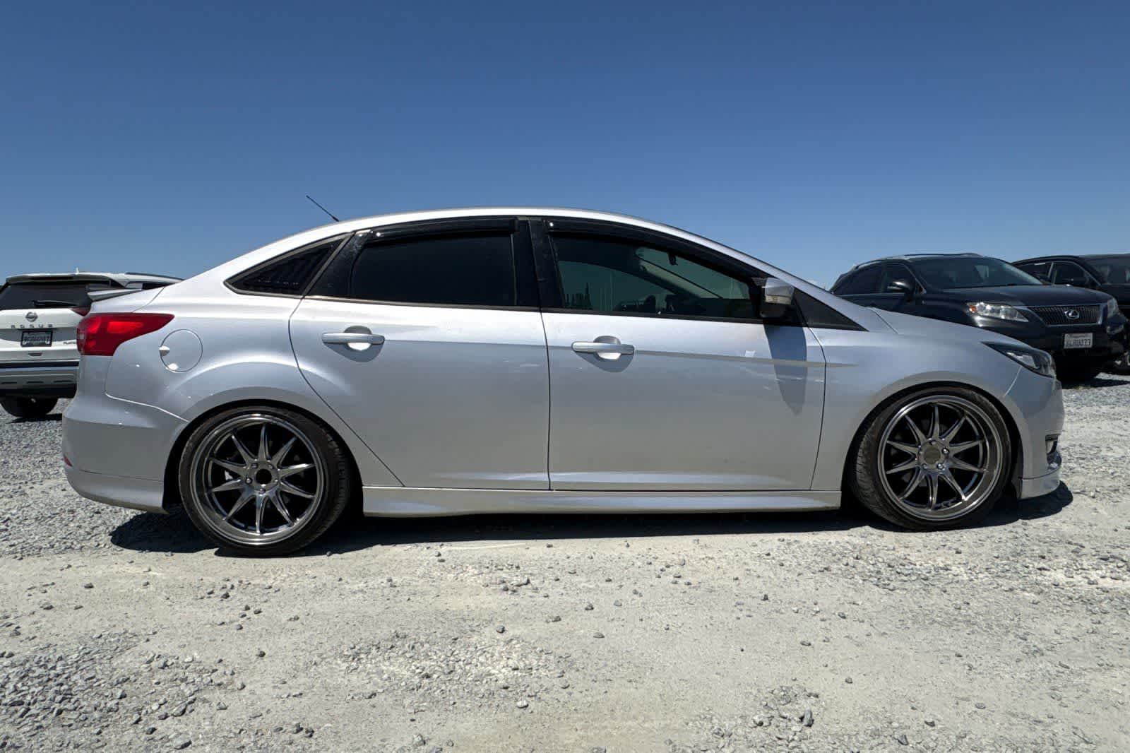 Thumbnail: 2015 Ford Focus - 9