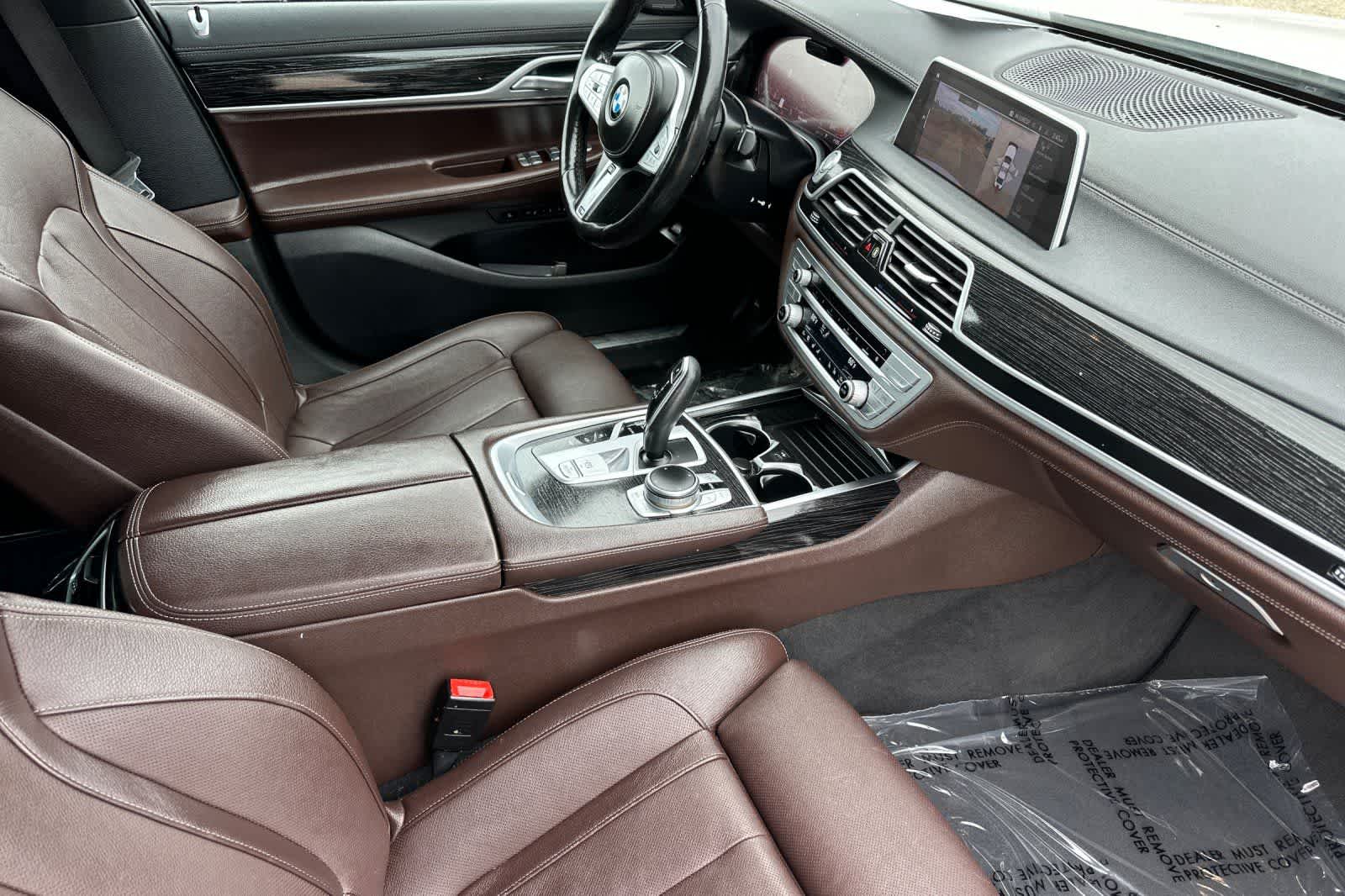Thumbnail: 2022 BMW 7 Series - 16