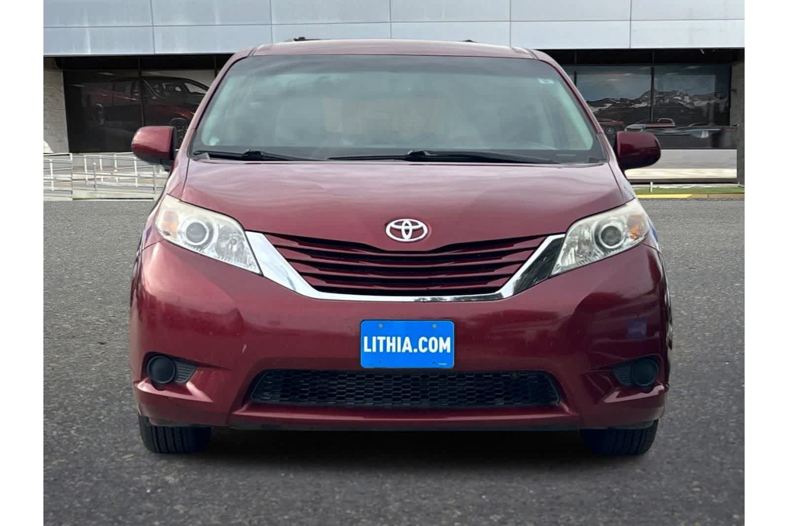 Thumbnail: 2017 Toyota Sienna - 12