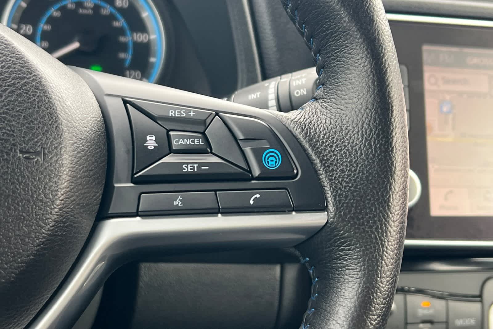 Thumbnail: 2023 Nissan Leaf - 31