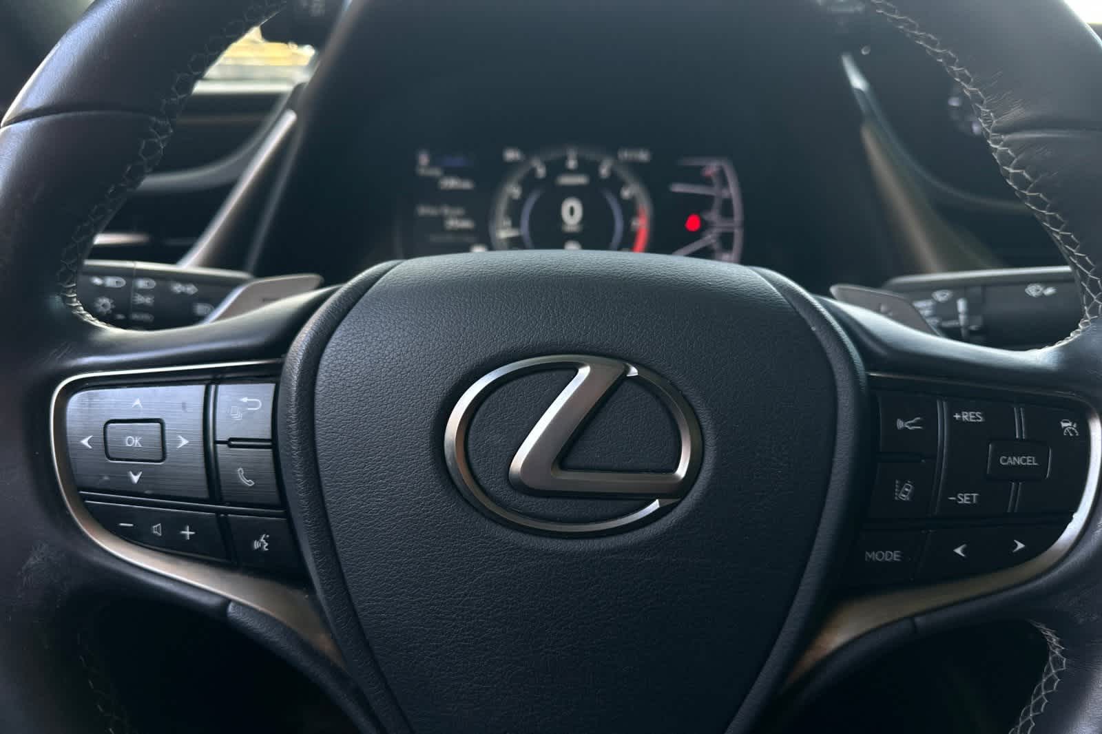 Thumbnail: 2020 Lexus ES - 25