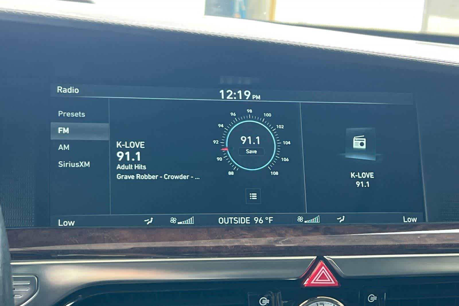 Thumbnail: 2019 Genesis G90 - 19