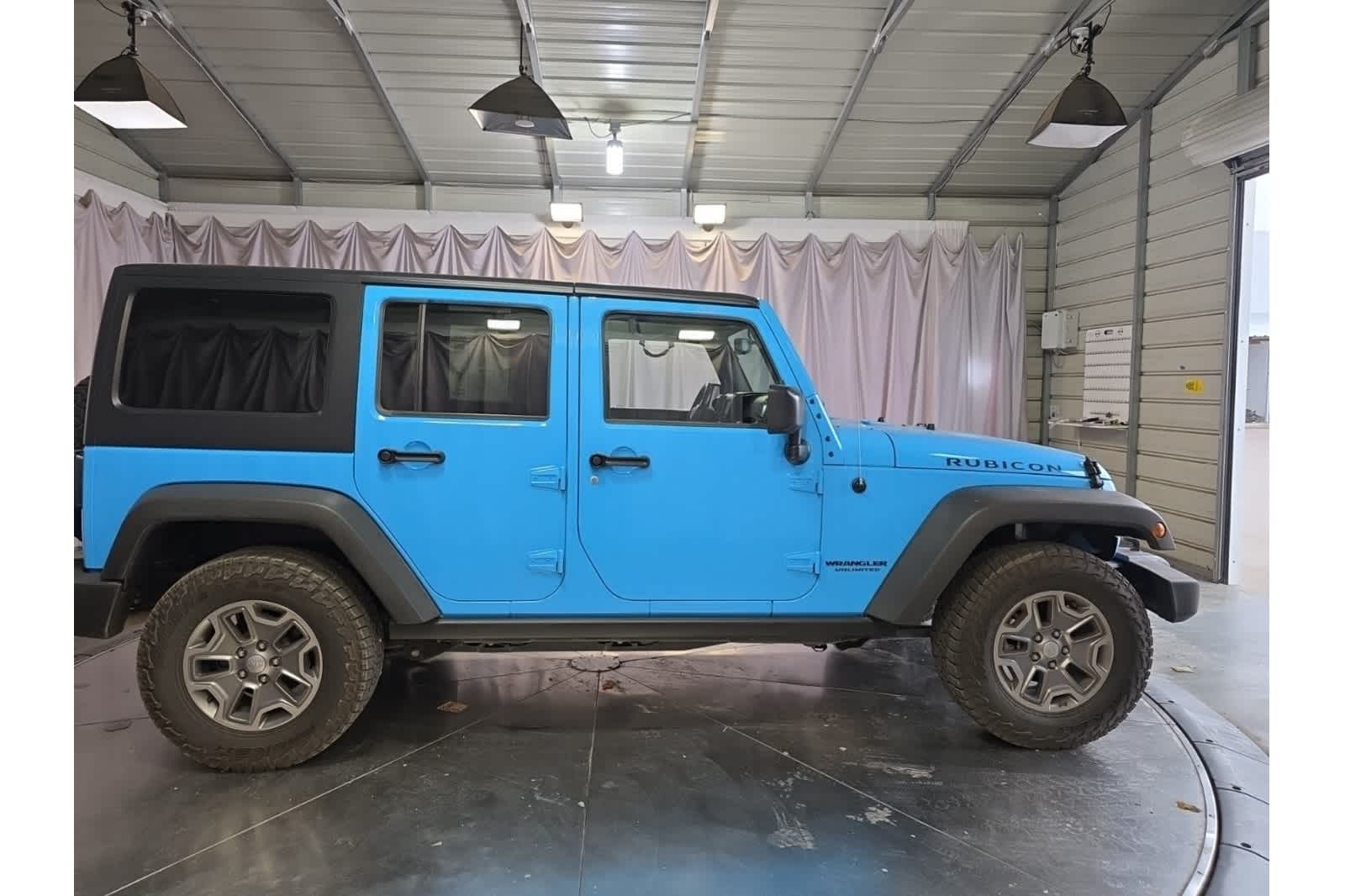 Thumbnail: 2017 Jeep Wrangler - 8