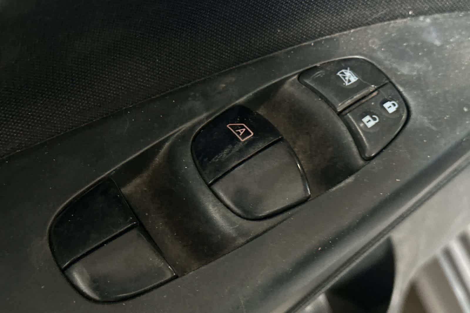 Thumbnail: 2016 Nissan Sentra - 16