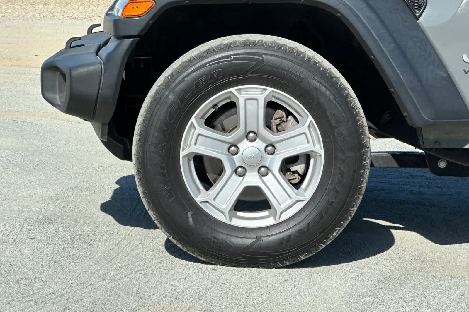Thumbnail: 2019 Jeep Wrangler - 12