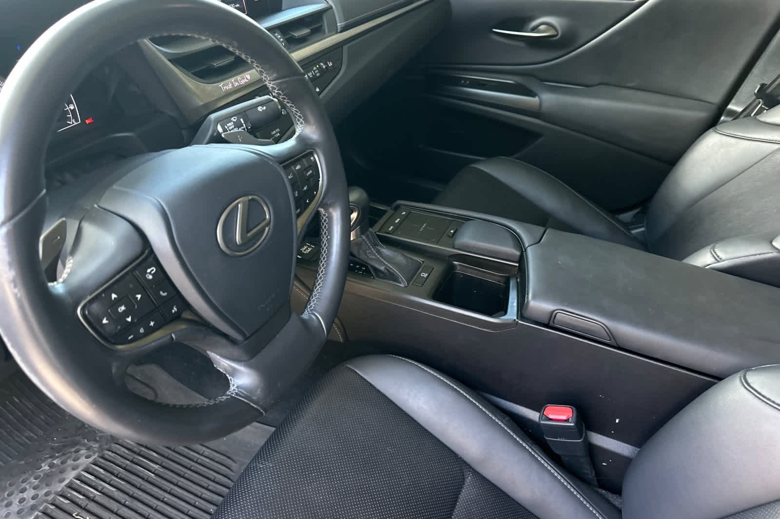 Thumbnail: 2020 Lexus ES - 14