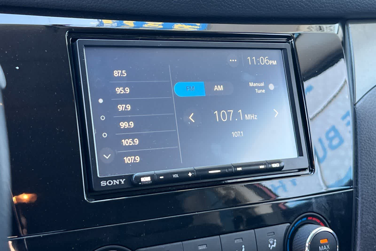 Thumbnail: 2018 Nissan Rogue Sport - 22