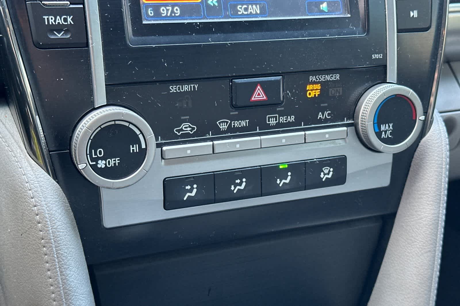 Thumbnail: 2012 Toyota Camry - 20