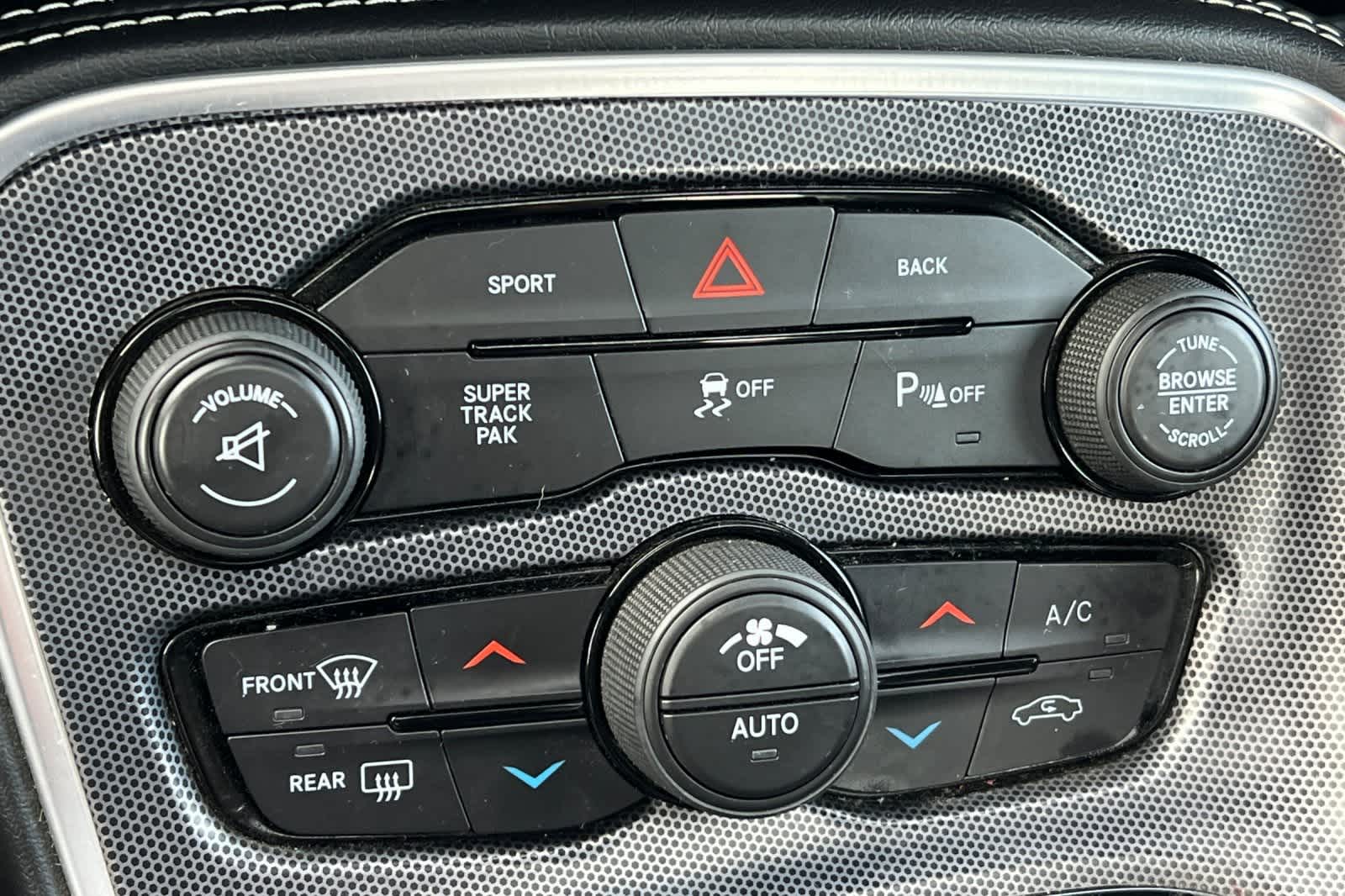 Thumbnail: 2016 Dodge Challenger - 25