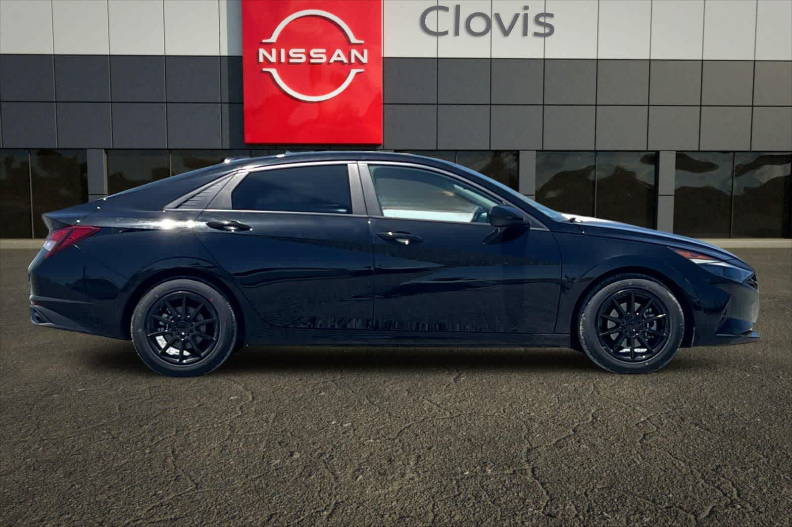 Thumbnail: 2022 Hyundai Elantra - 8