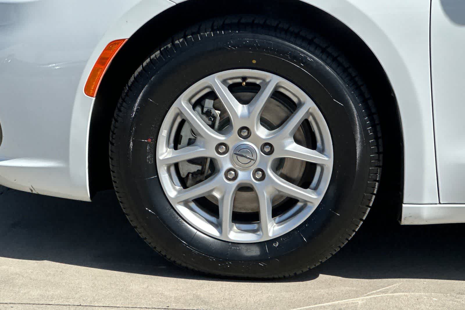 Thumbnail: 2022 Chrysler Pacifica - 35