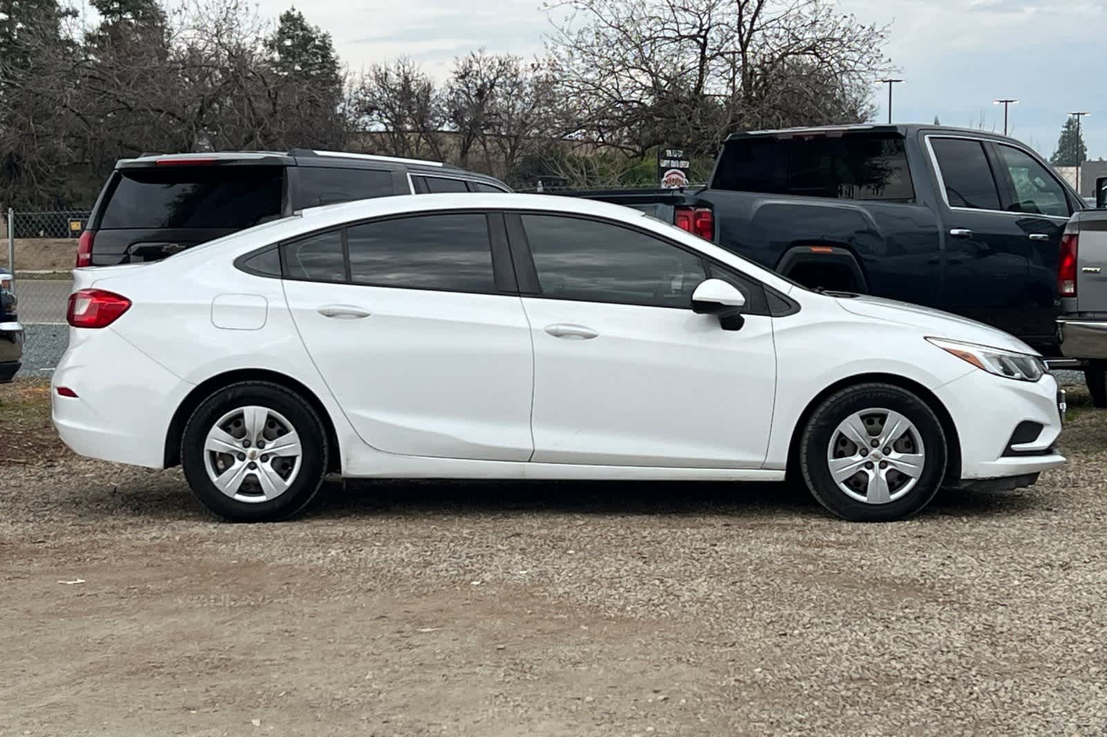 Thumbnail: 2017 Chevrolet Cruze - 9