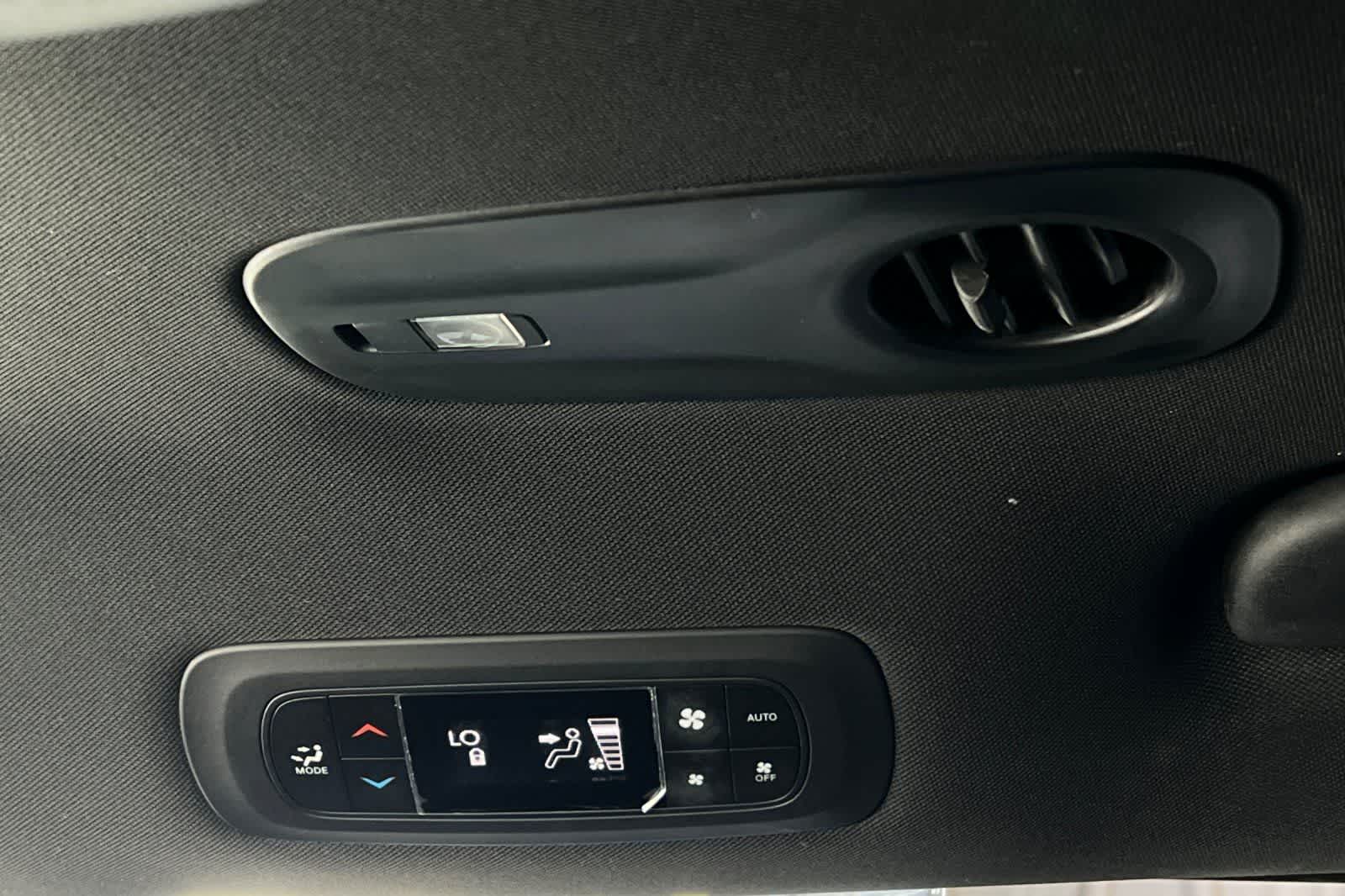 Thumbnail: 2020 Chrysler Pacifica - 14
