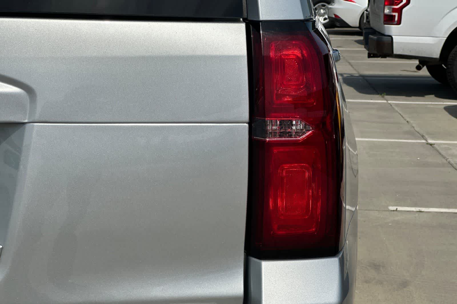 Thumbnail: 2018 Chevrolet Tahoe - 34