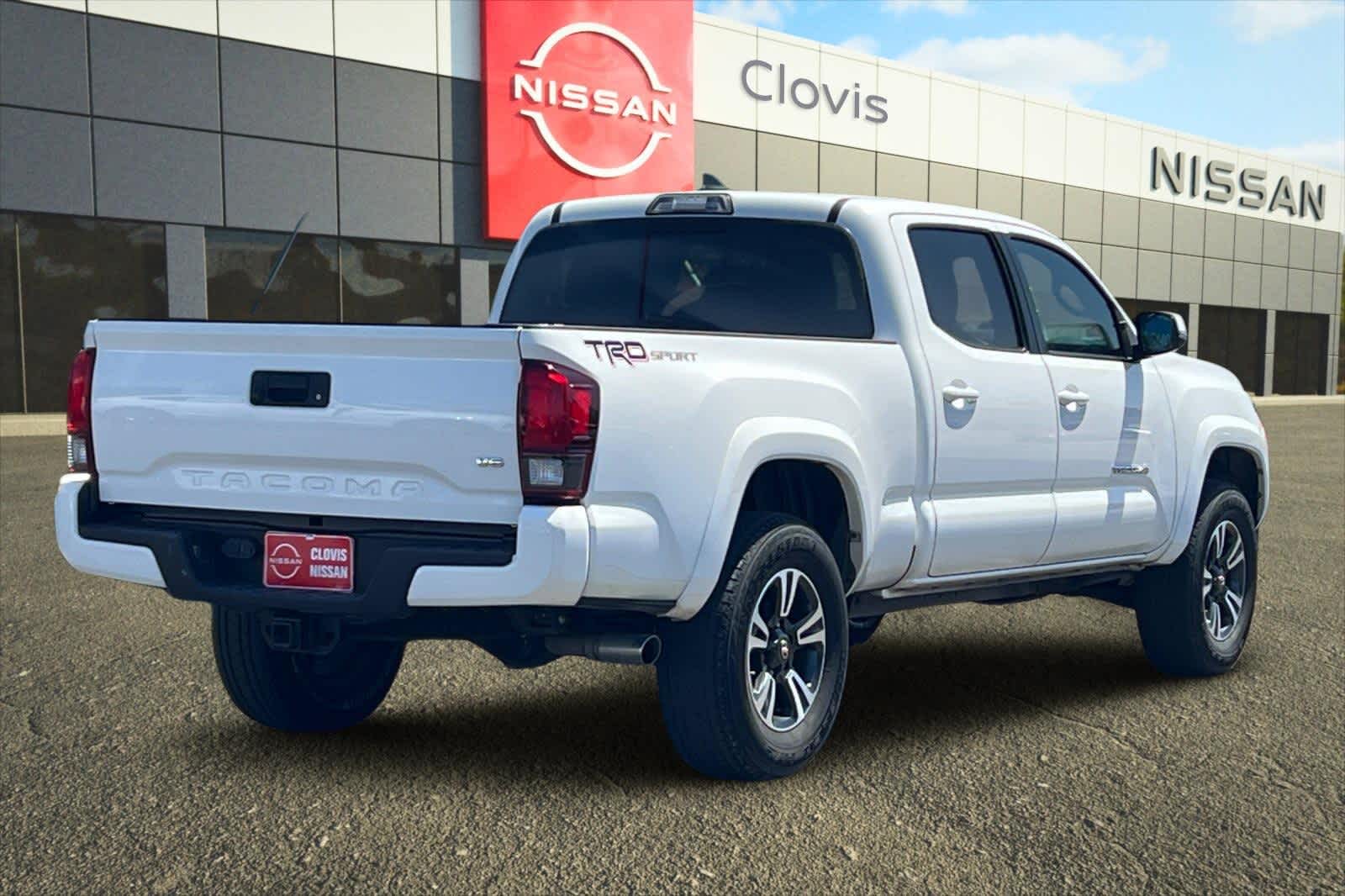 Thumbnail: 2018 Toyota Tacoma - 3