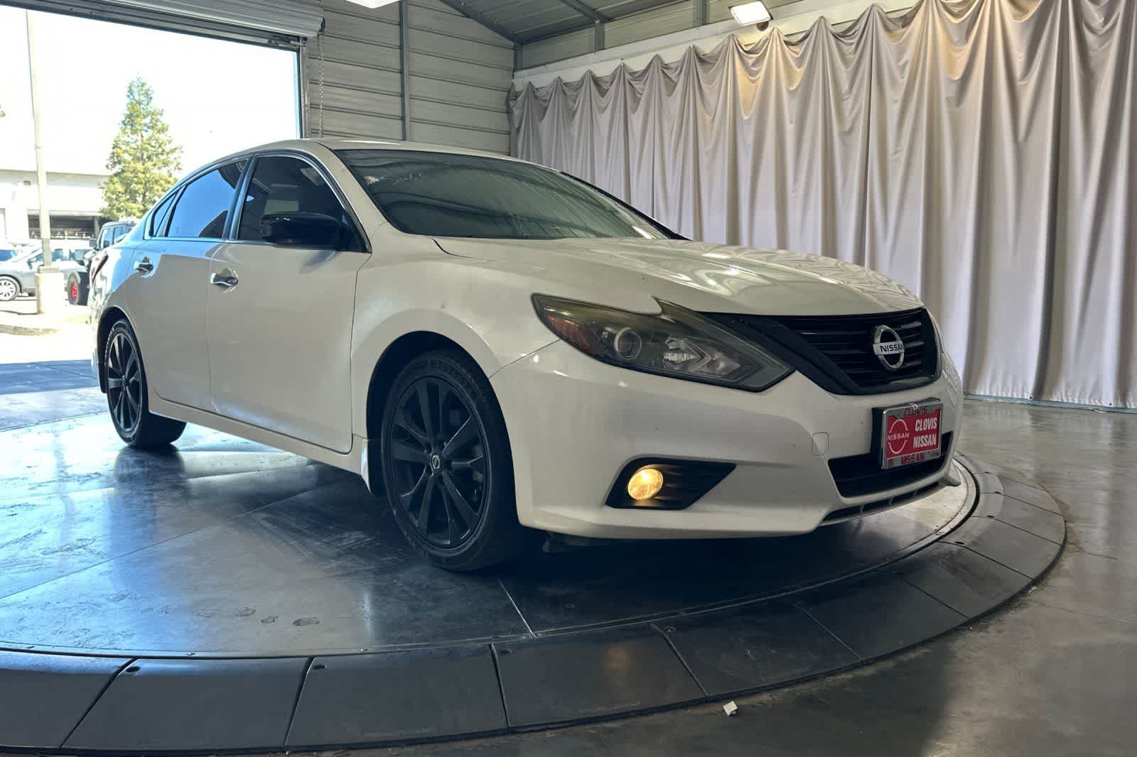 Thumbnail: 2018 Nissan Altima - 10