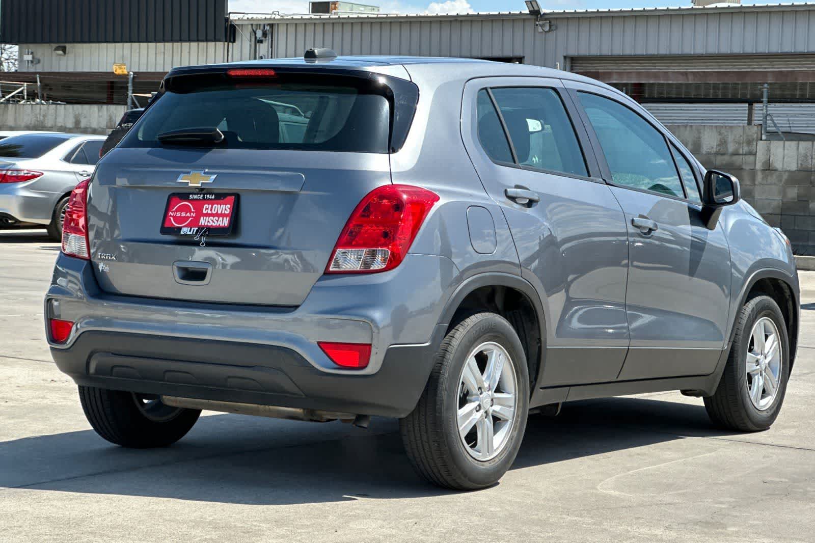 Thumbnail: 2020 Chevrolet Trax - 3
