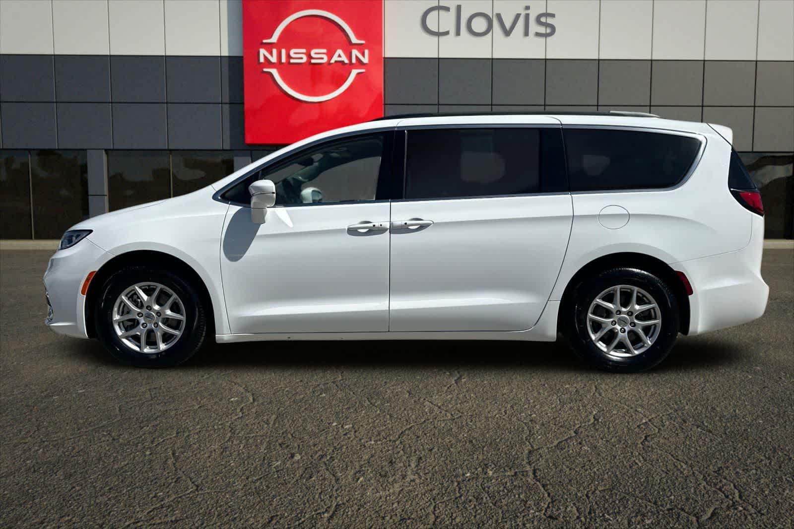 Thumbnail: 2022 Chrysler Pacifica - 6