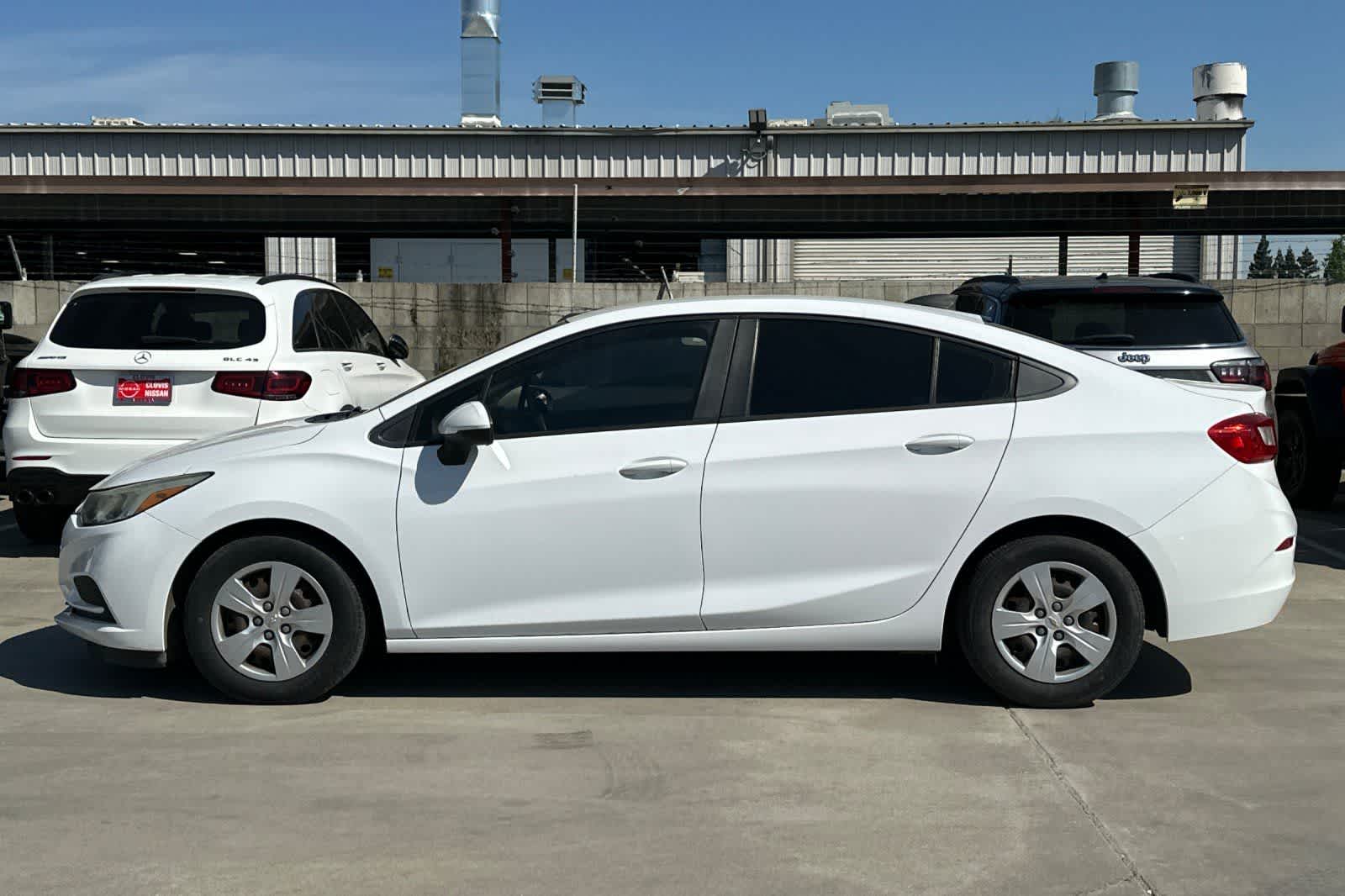 Thumbnail: 2017 Chevrolet Cruze - 6